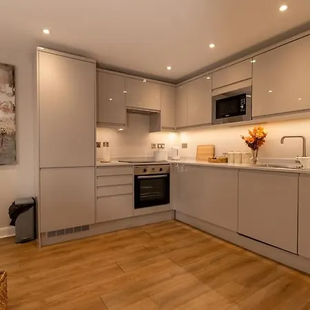 Modern - Leeds City Centre * ليدز